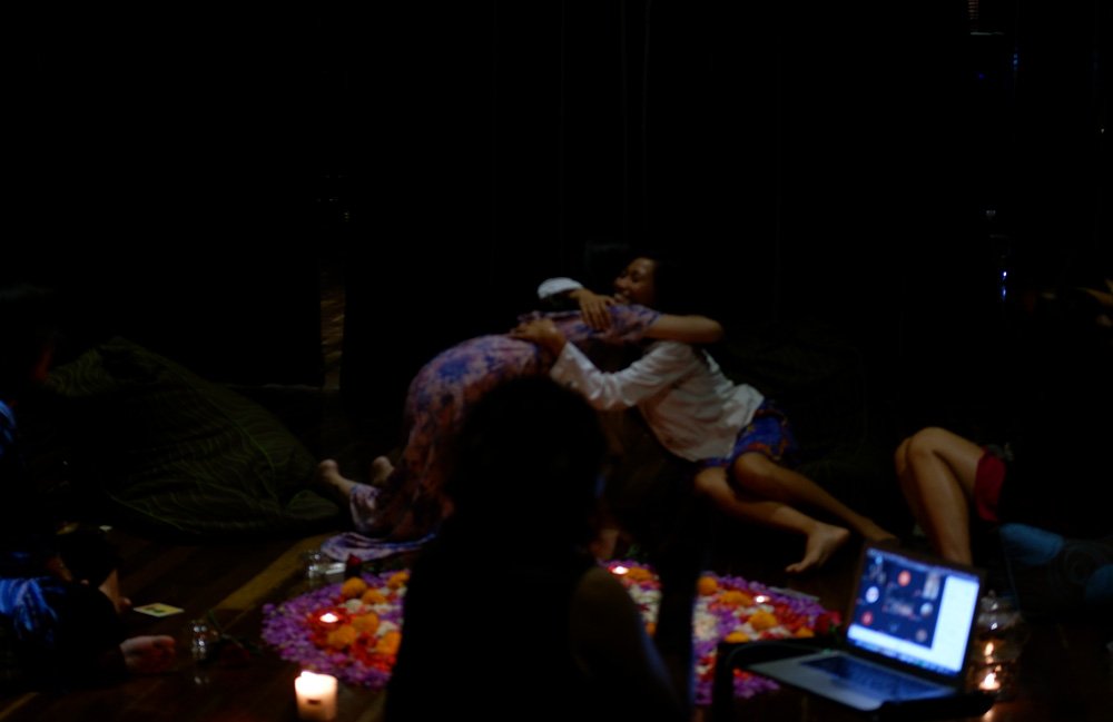 flower-tea-hug
